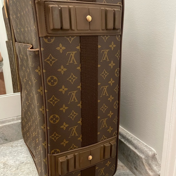 Authentic Louis Vuitton suitcase - Picture 12 of 16